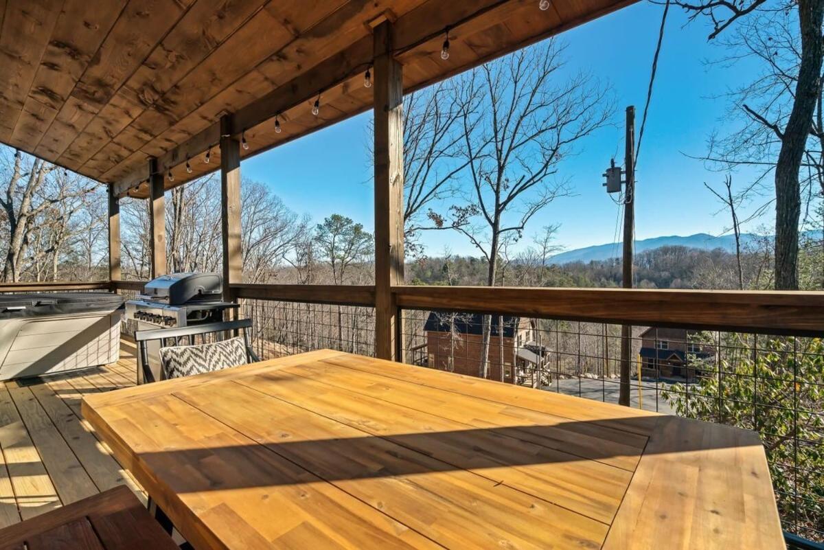 Charming Hideaway With Private Pool Hot Tub & Views Holiday home *