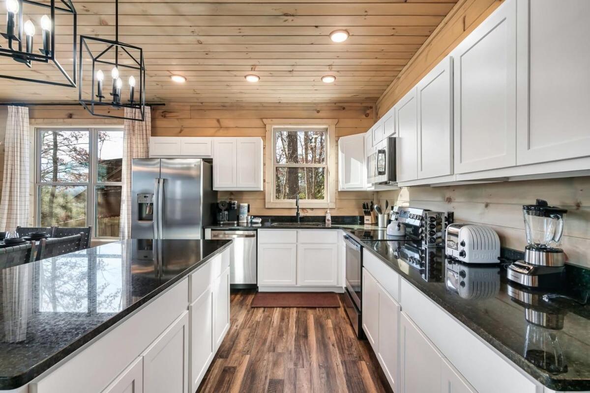 Charming Hideaway With Private Pool Hot Tub & Views Gatlinburg