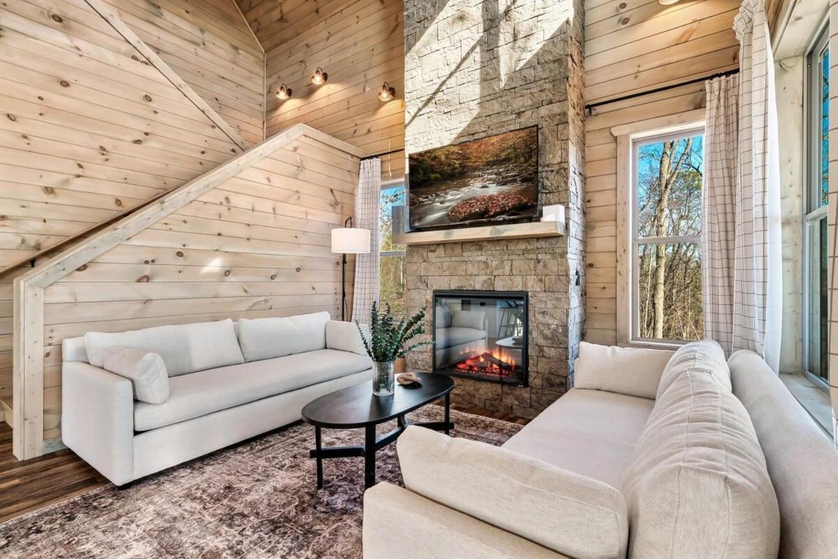 Charming Hideaway With Private Pool Hot Tub & Views