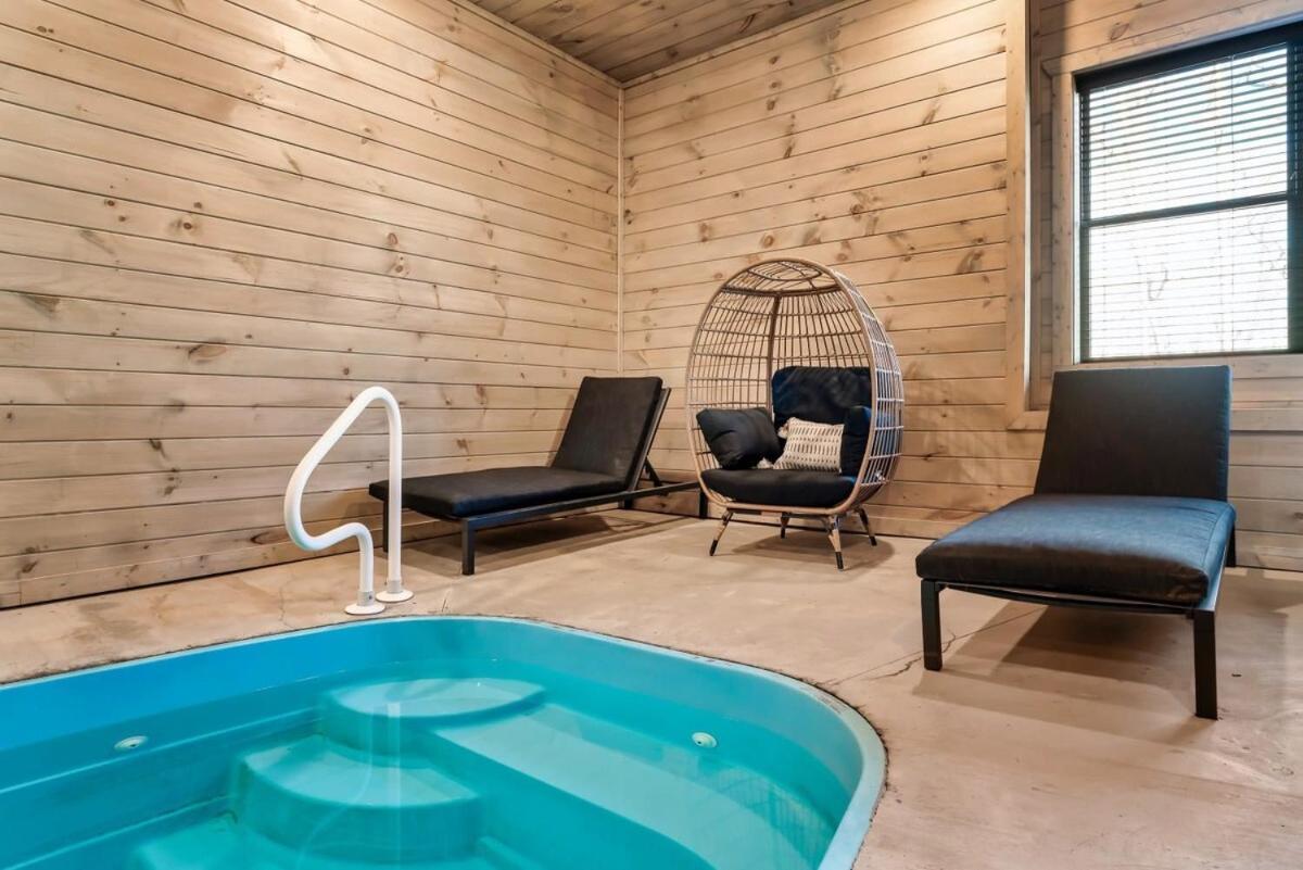 Charming Hideaway With Private Pool Hot Tub & Views *