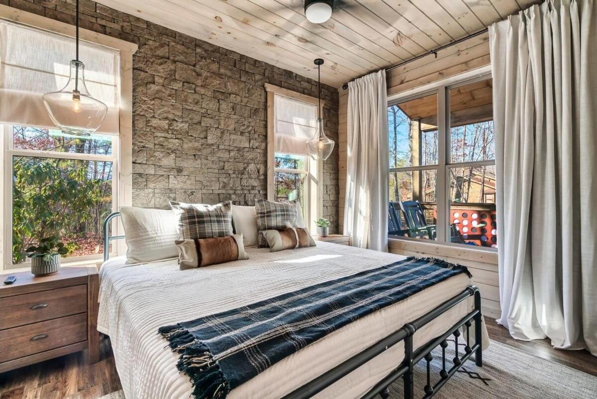 Charming Hideaway With Private Pool Hot Tub & Views *