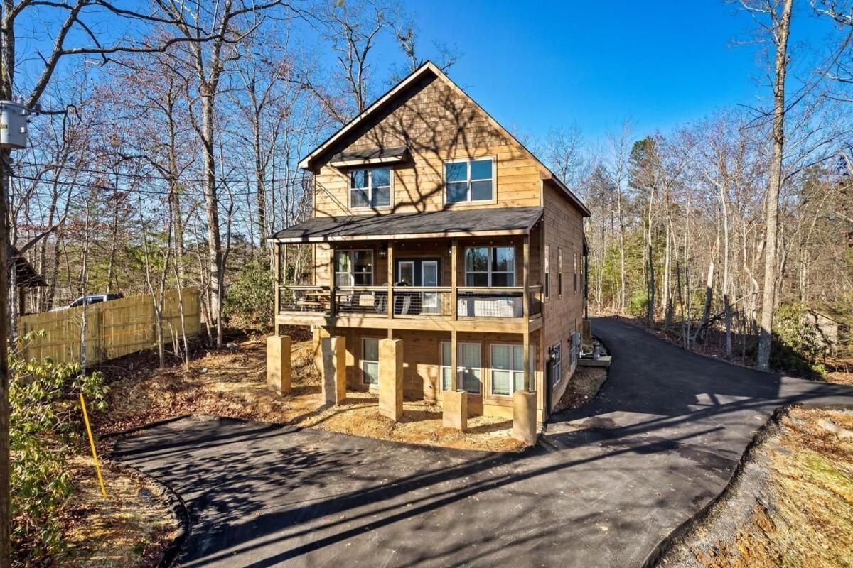 Charming Hideaway With Private Pool Hot Tub & Views Holiday home *