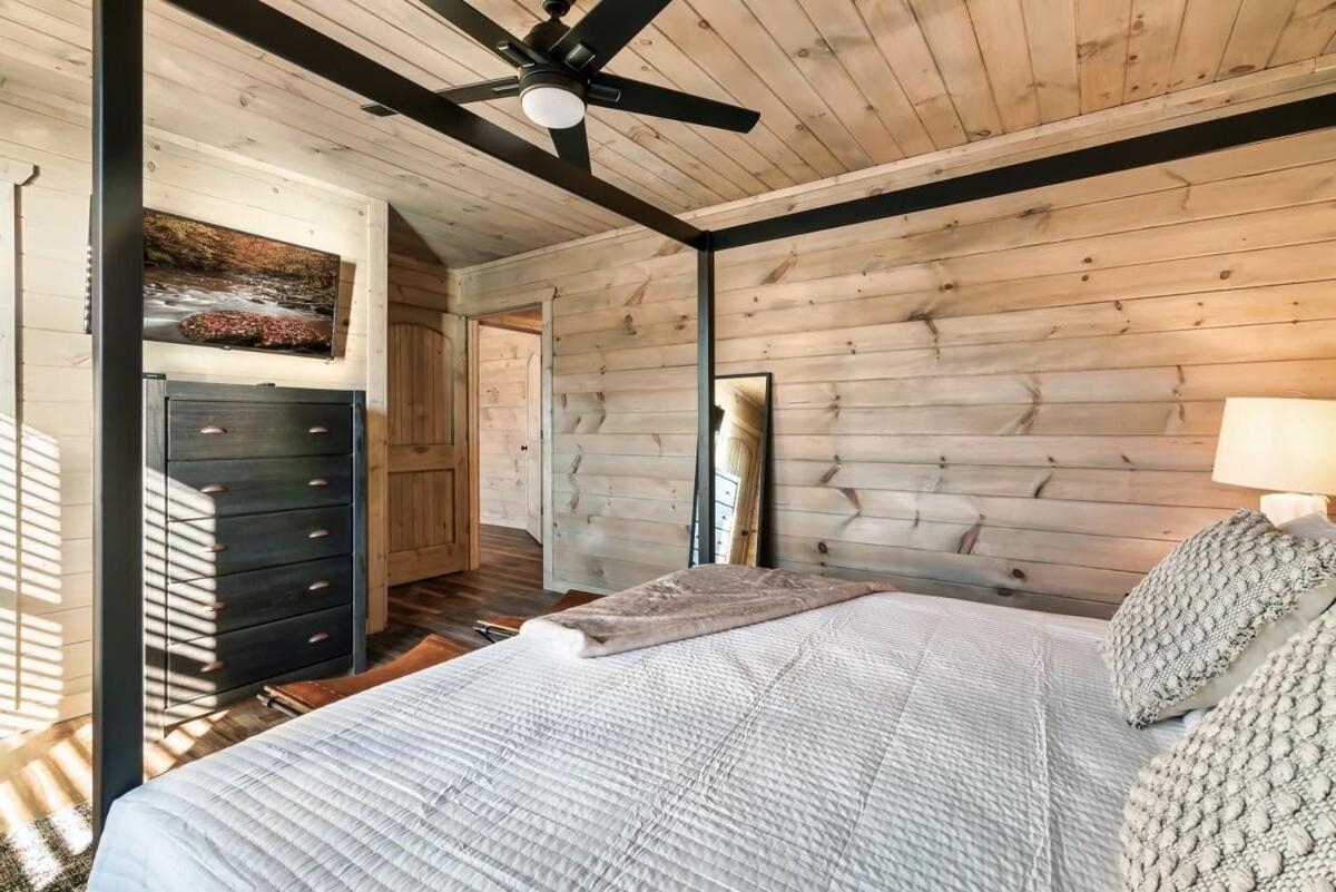 Getaway Pool Hot Tub & Games Holiday home Gatlinburg