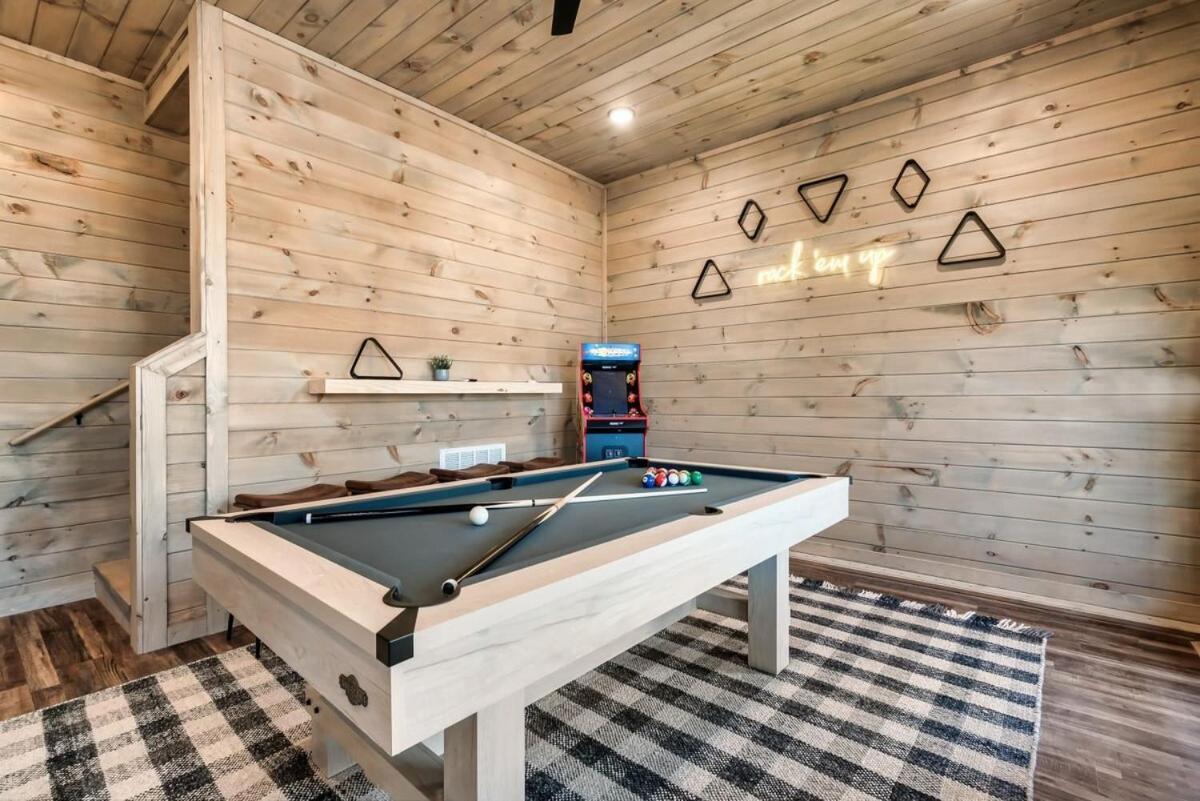 Getaway Pool Hot Tub & Games Holiday home Gatlinburg