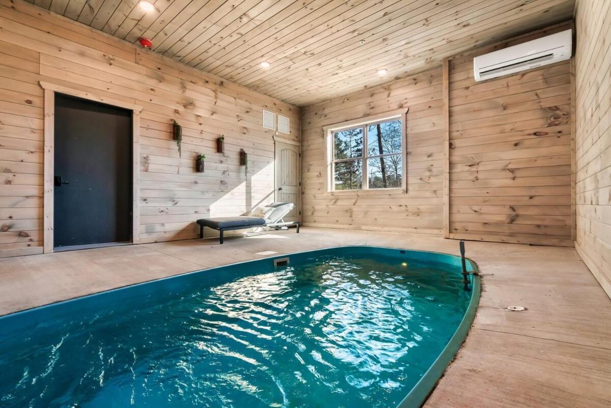 Getaway Pool Hot Tub & Games Gatlinburg