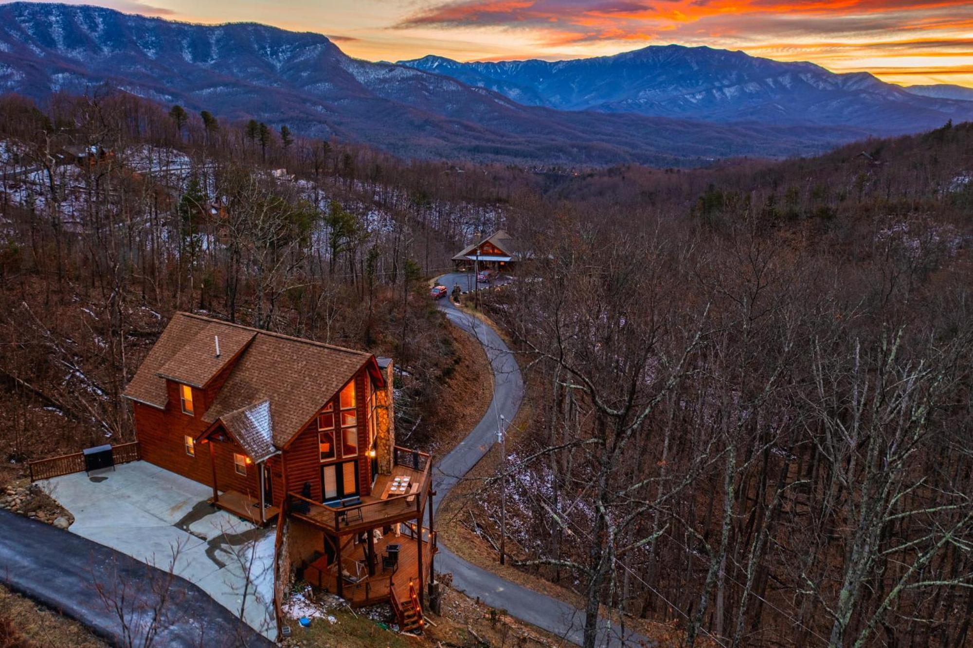 Hilltop Hideaway W Hot Tub & Pool Access Holiday home *