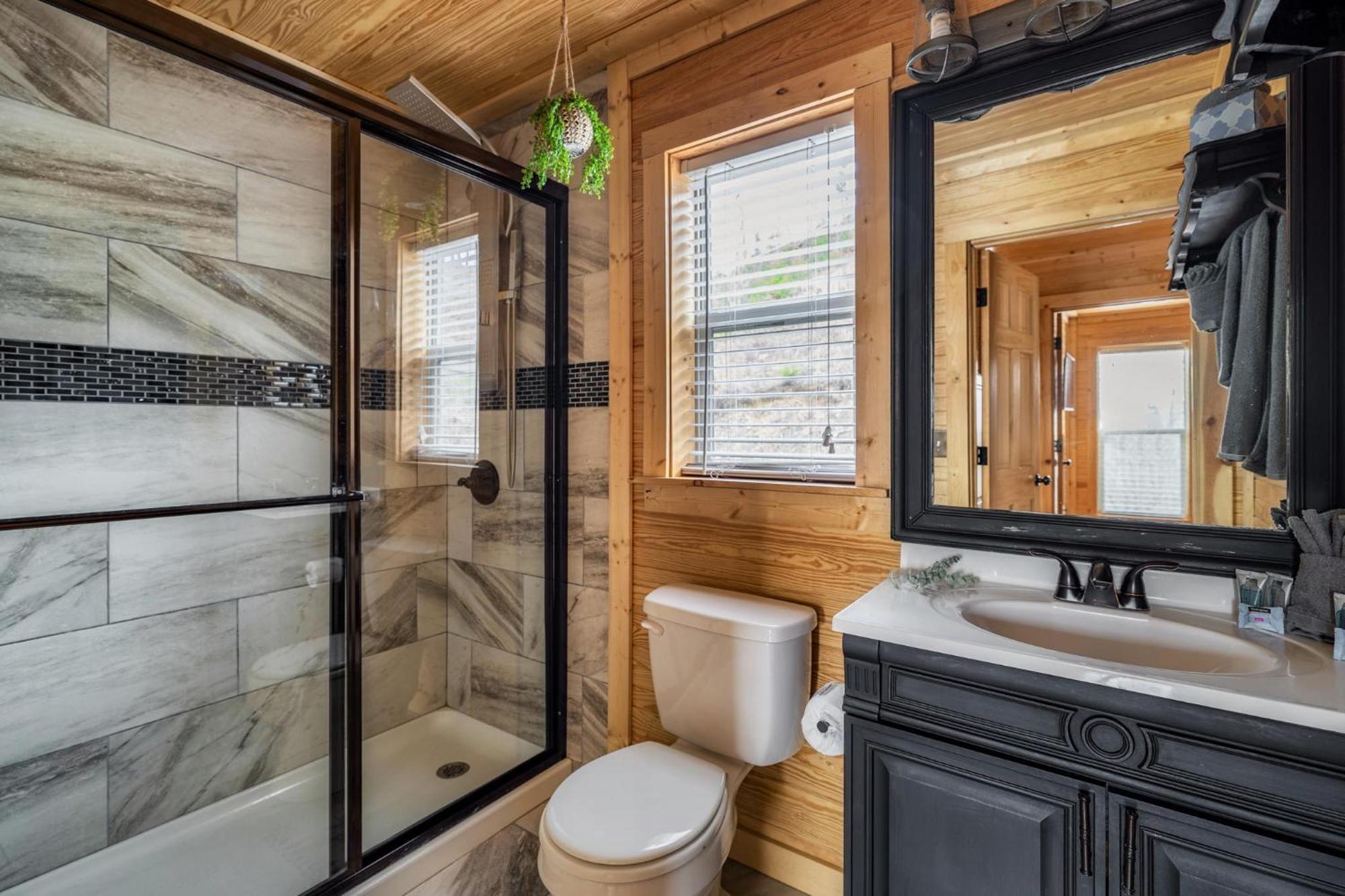 Hilltop Hideaway W Hot Tub & Pool Access