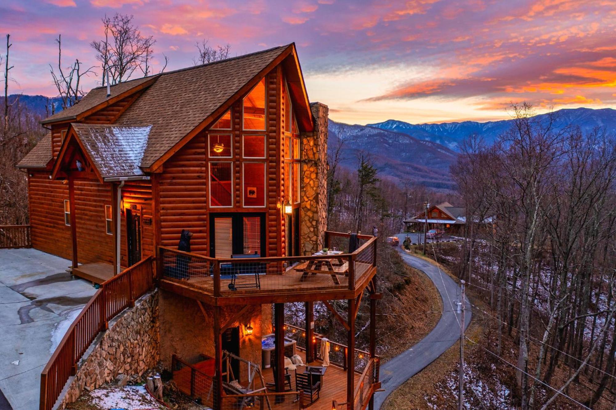Hilltop Hideaway W Hot Tub & Pool Access Holiday home Gatlinburg