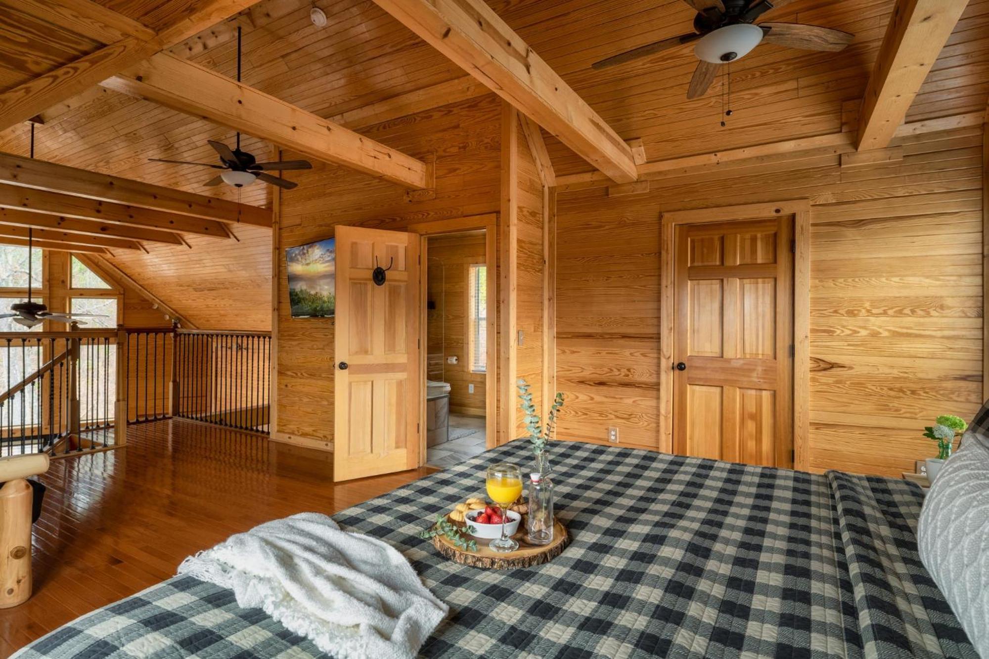 Holiday home Hilltop Hideaway W Hot Tub & Pool Access Gatlinburg