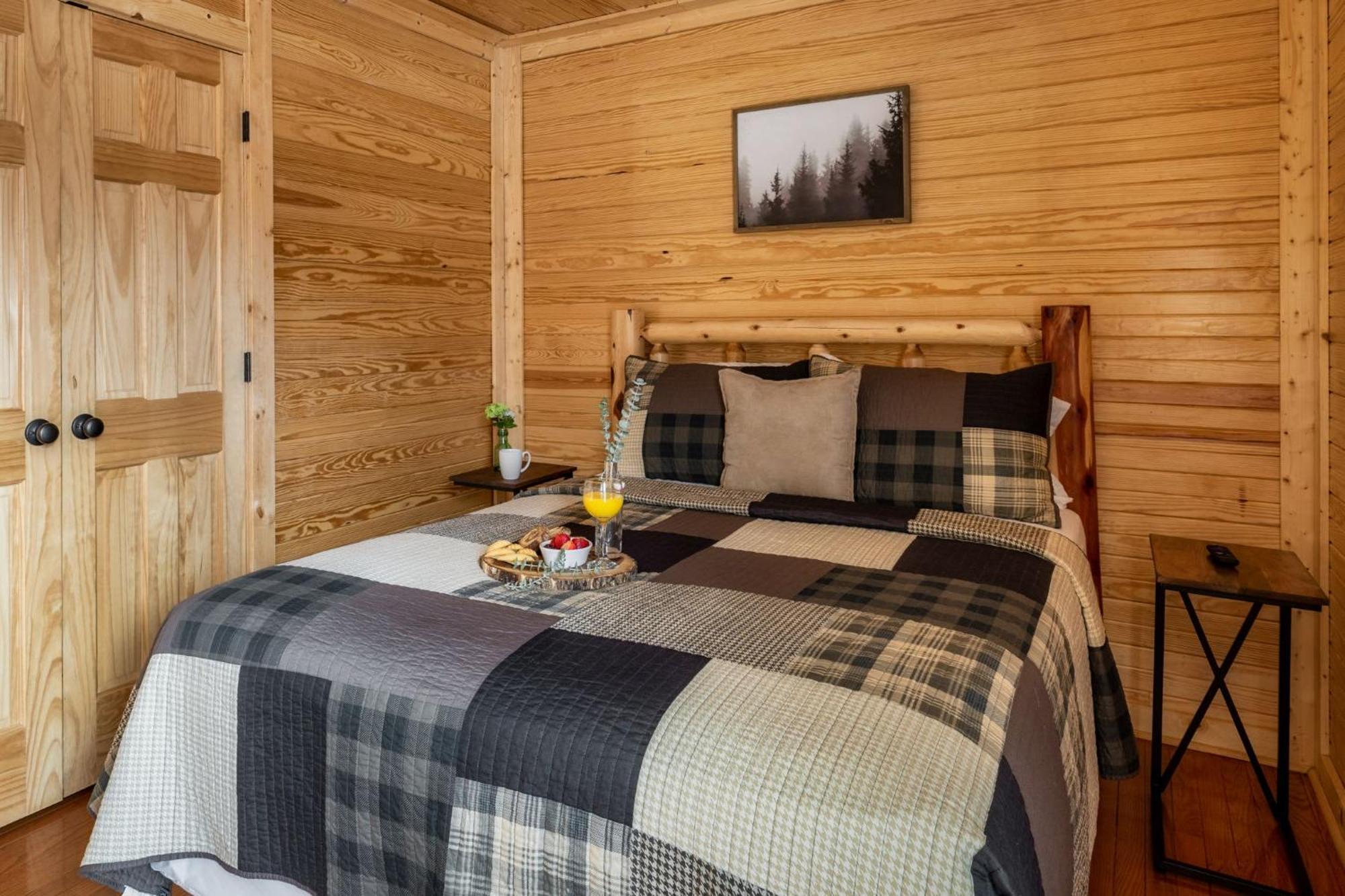 Hilltop Hideaway W Hot Tub & Pool Access *