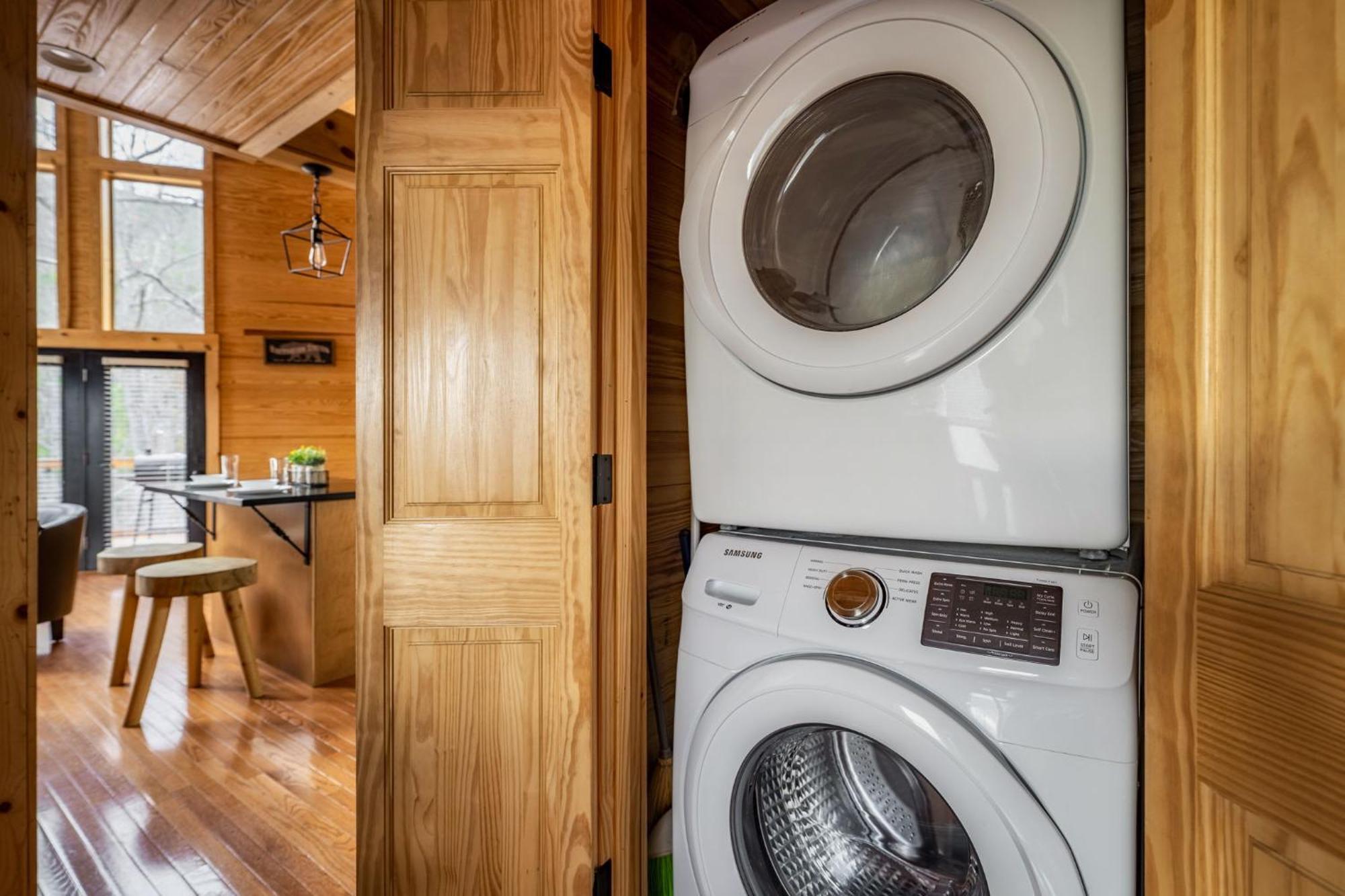 Hilltop Hideaway W Hot Tub & Pool Access * Gatlinburg