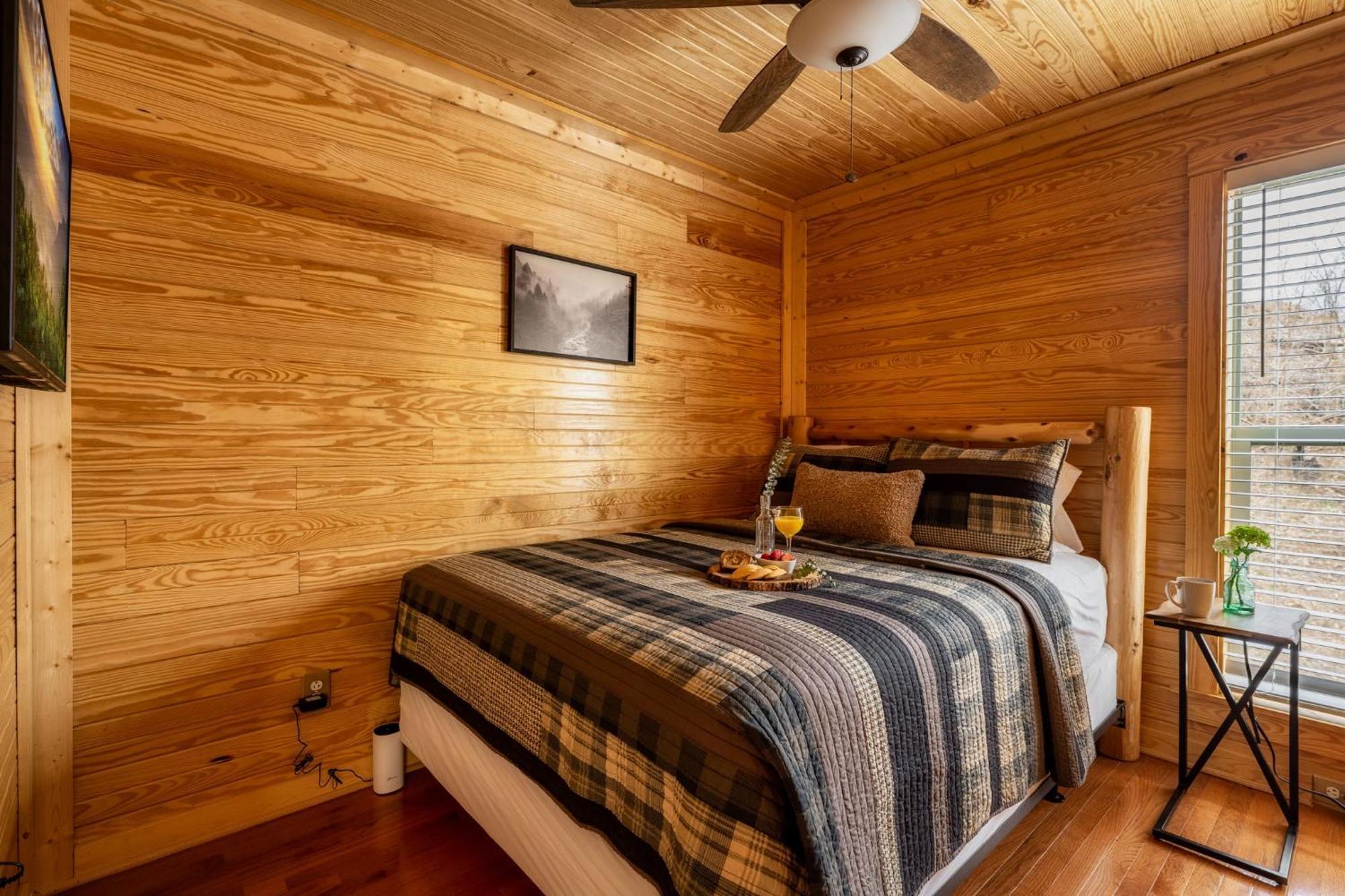 Holiday home Hilltop Hideaway W Hot Tub & Pool Access