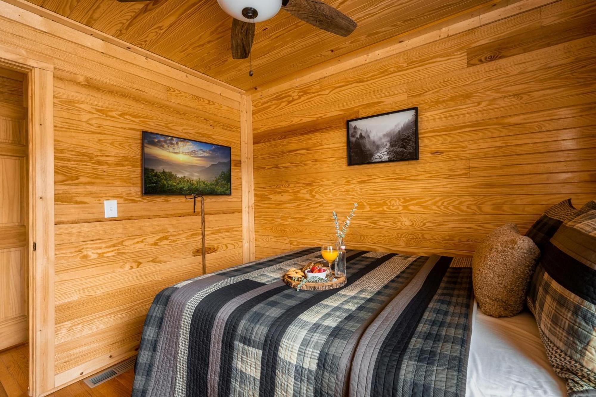 Hilltop Hideaway W Hot Tub & Pool Access