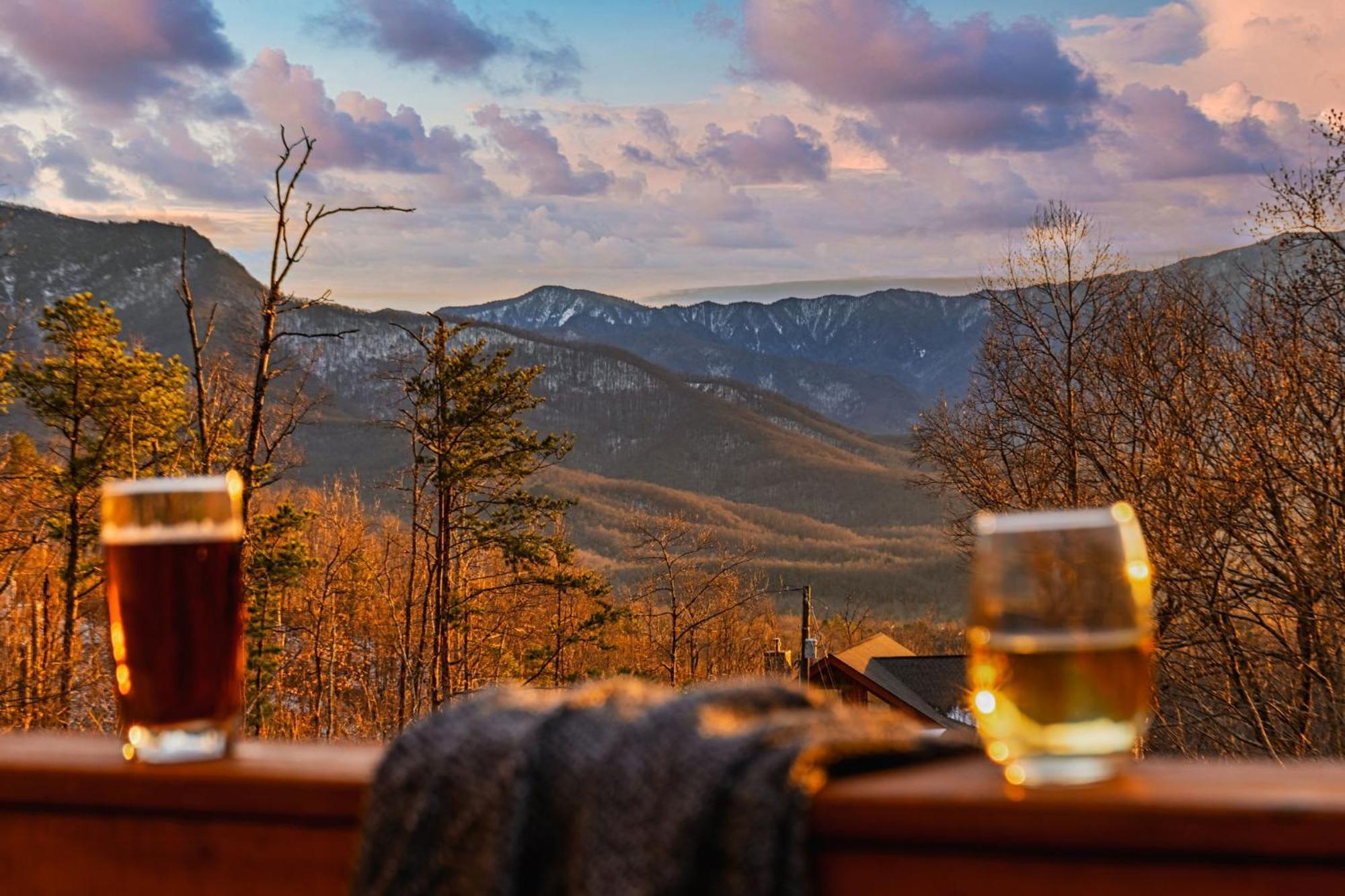 Holiday home Hilltop Hideaway W Hot Tub & Pool Access