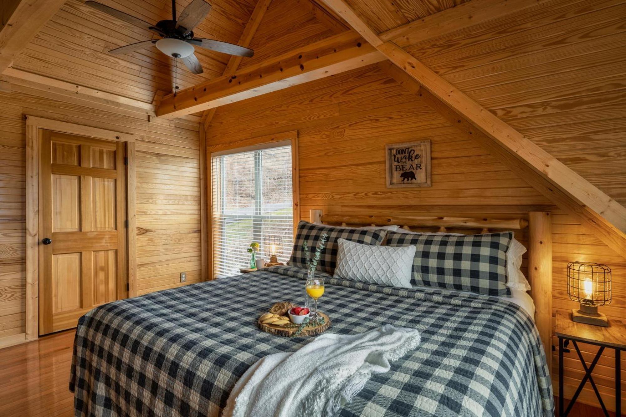 Hilltop Hideaway W Hot Tub & Pool Access