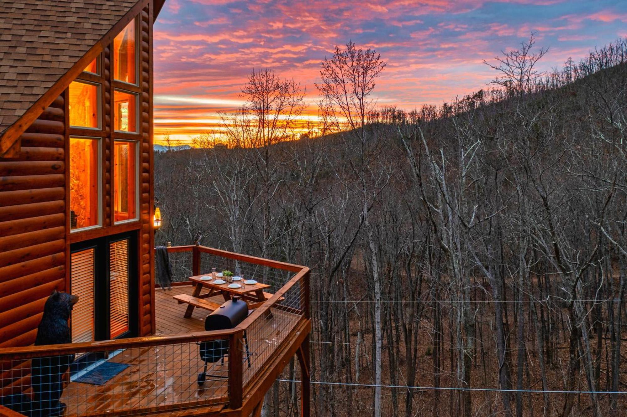 Hilltop Hideaway W Hot Tub & Pool Access
