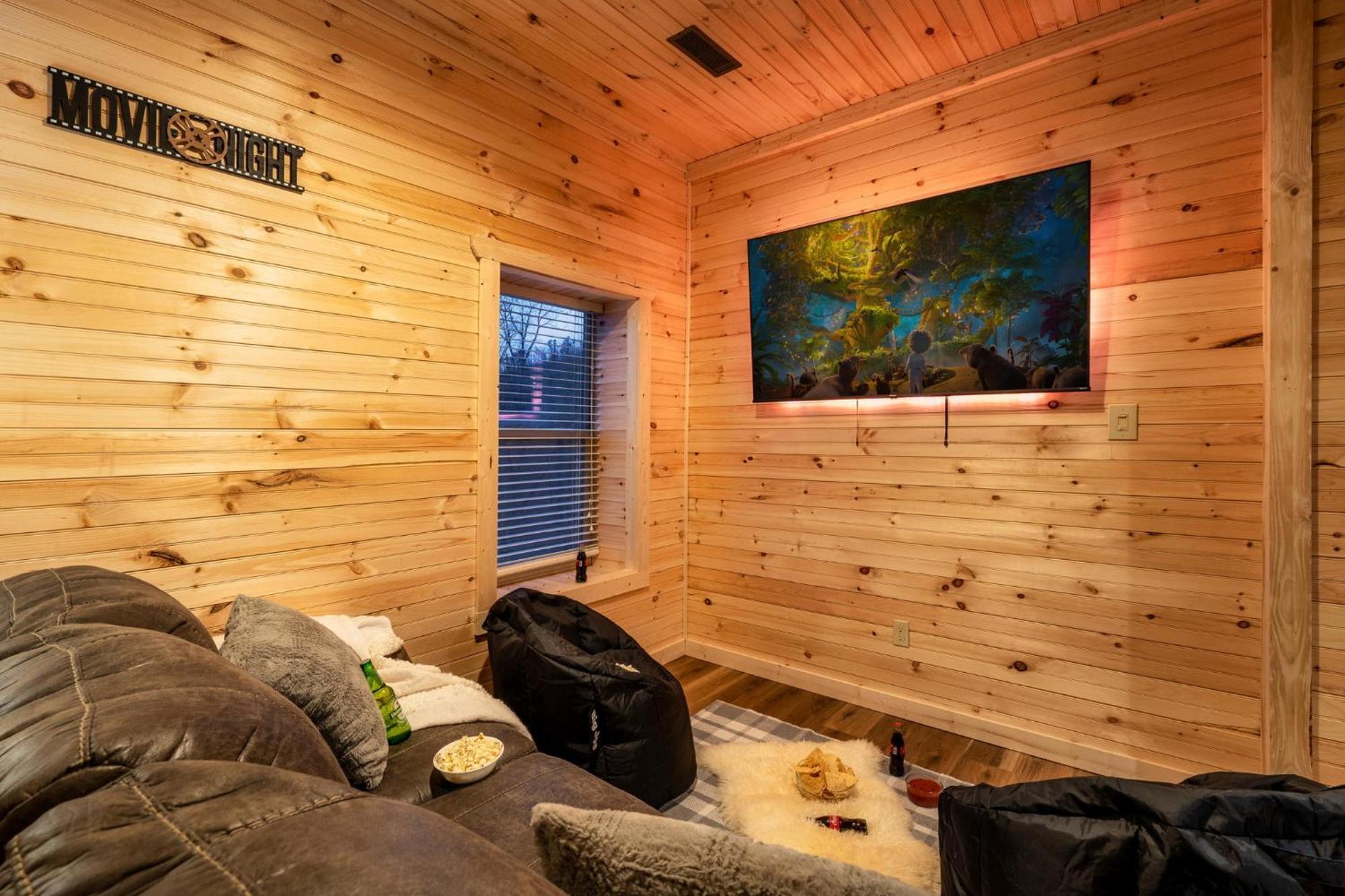 Hilltop Hideaway W Hot Tub & Pool Access Holiday home *