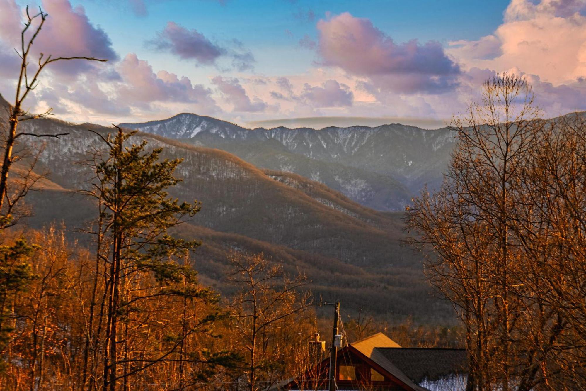 Hilltop Hideaway W Hot Tub & Pool Access *