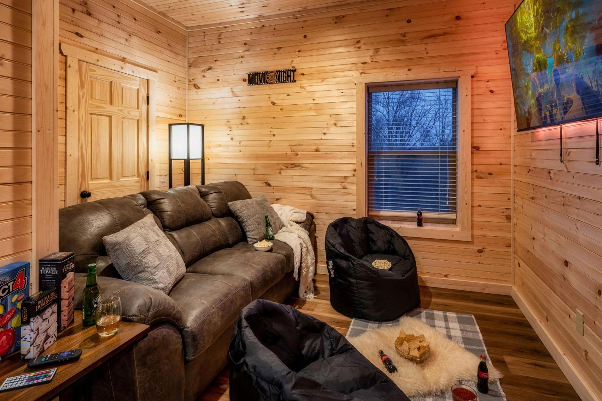 Holiday home Hilltop Hideaway W Hot Tub & Pool Access Gatlinburg