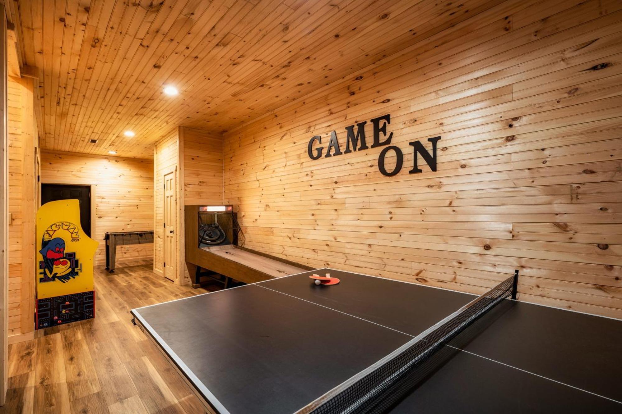 Hilltop Hideaway W Hot Tub & Pool Access Holiday home