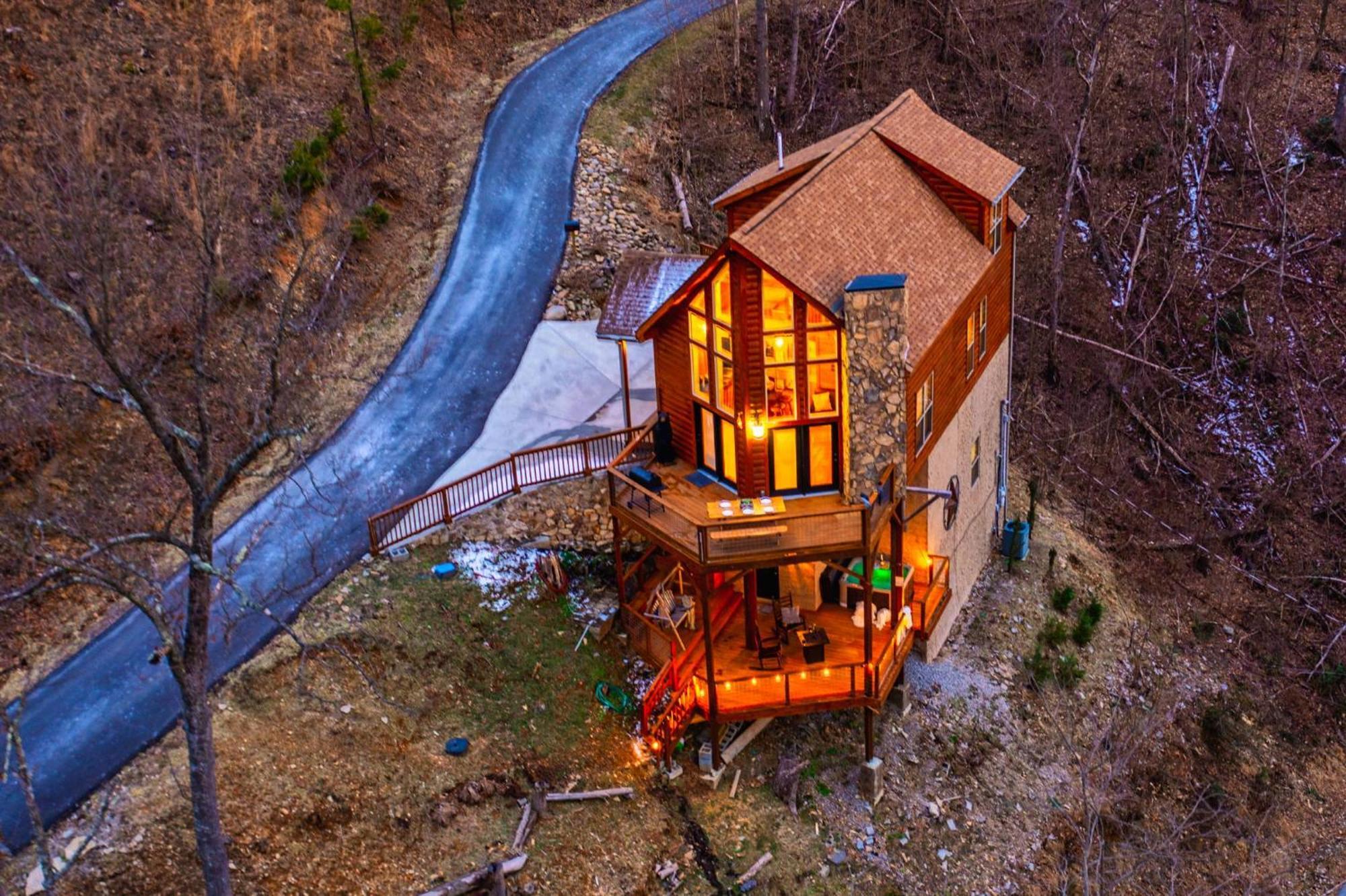 Hilltop Hideaway W Hot Tub & Pool Access *