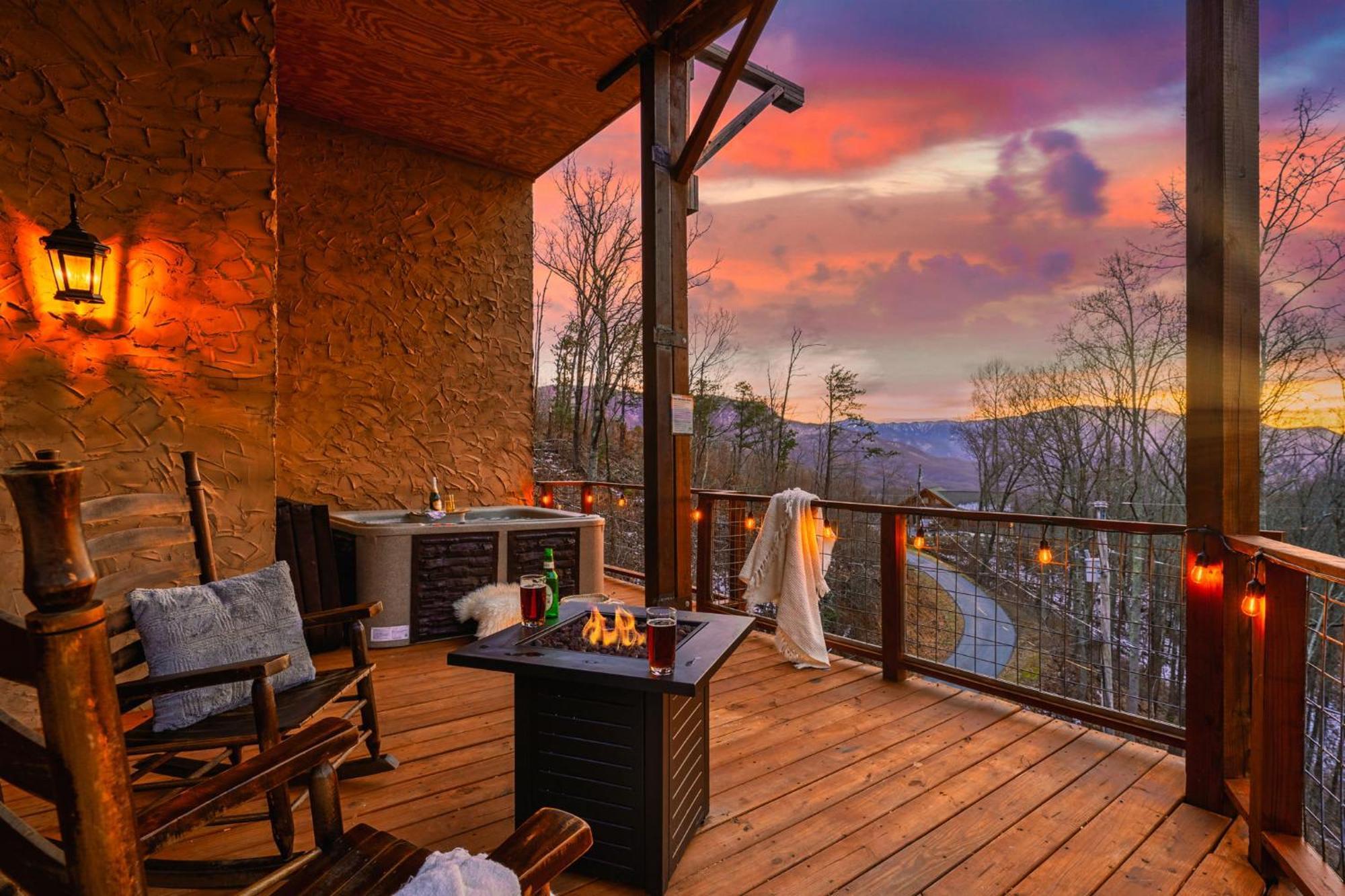 Hilltop Hideaway W Hot Tub & Pool Access Holiday home