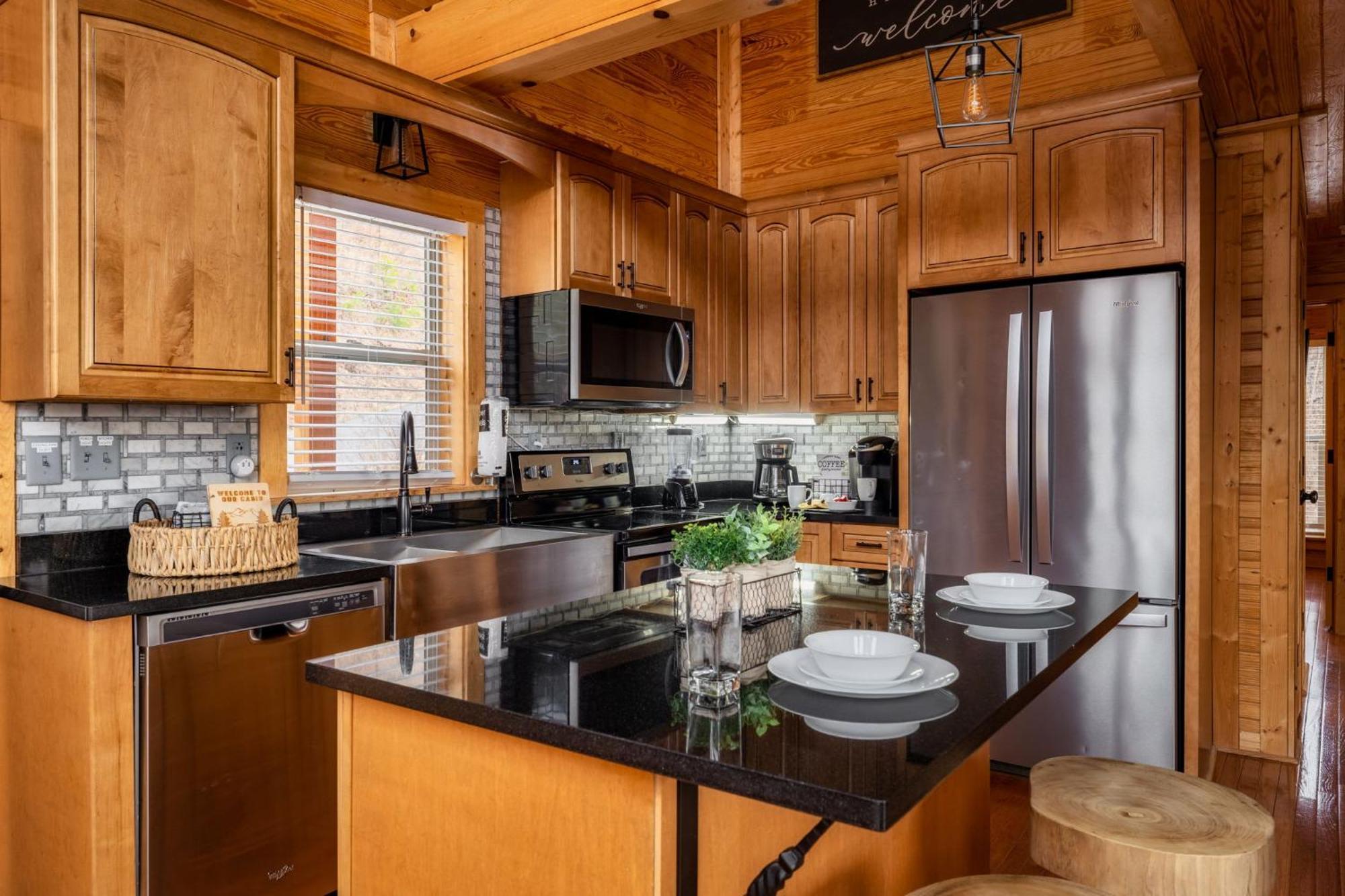 Hilltop Hideaway W Hot Tub & Pool Access Holiday home