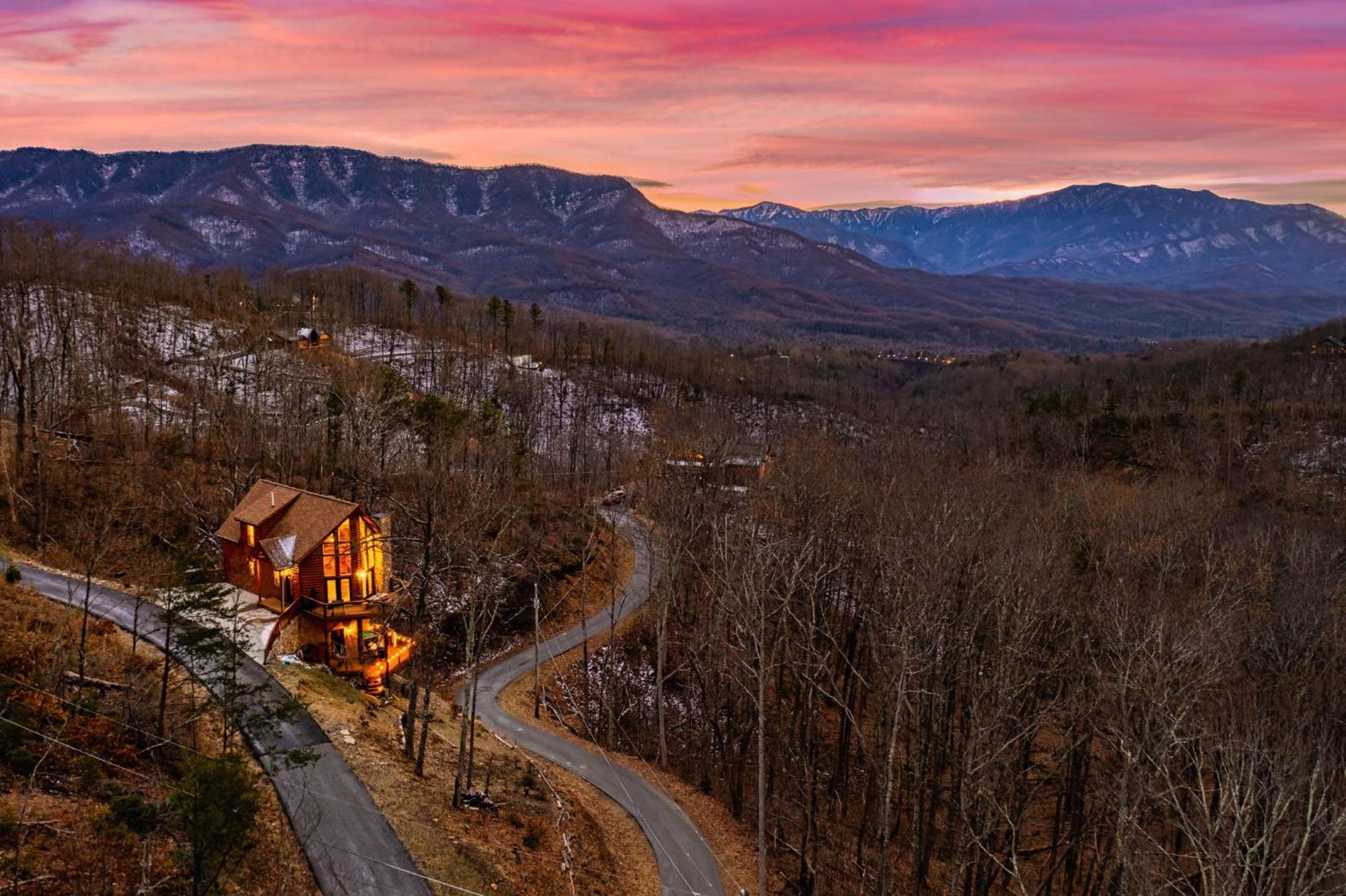 Hilltop Hideaway W Hot Tub & Pool Access