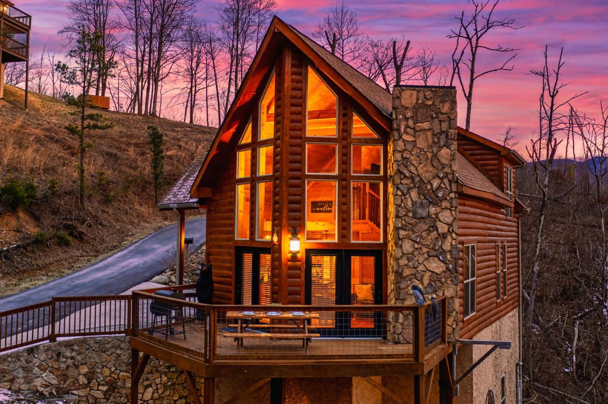 Hilltop Hideaway W Hot Tub & Pool Access Holiday home Gatlinburg