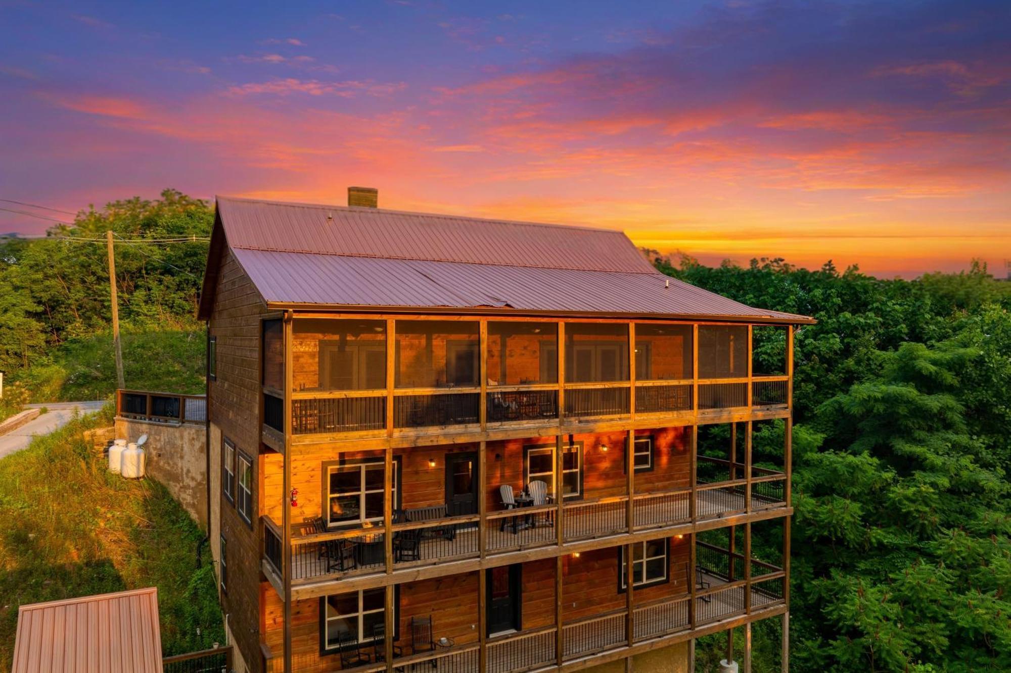 Evergreen Echo By Avantstay W Mountain Views Theater Game And Hot Tub Gatlinburg
