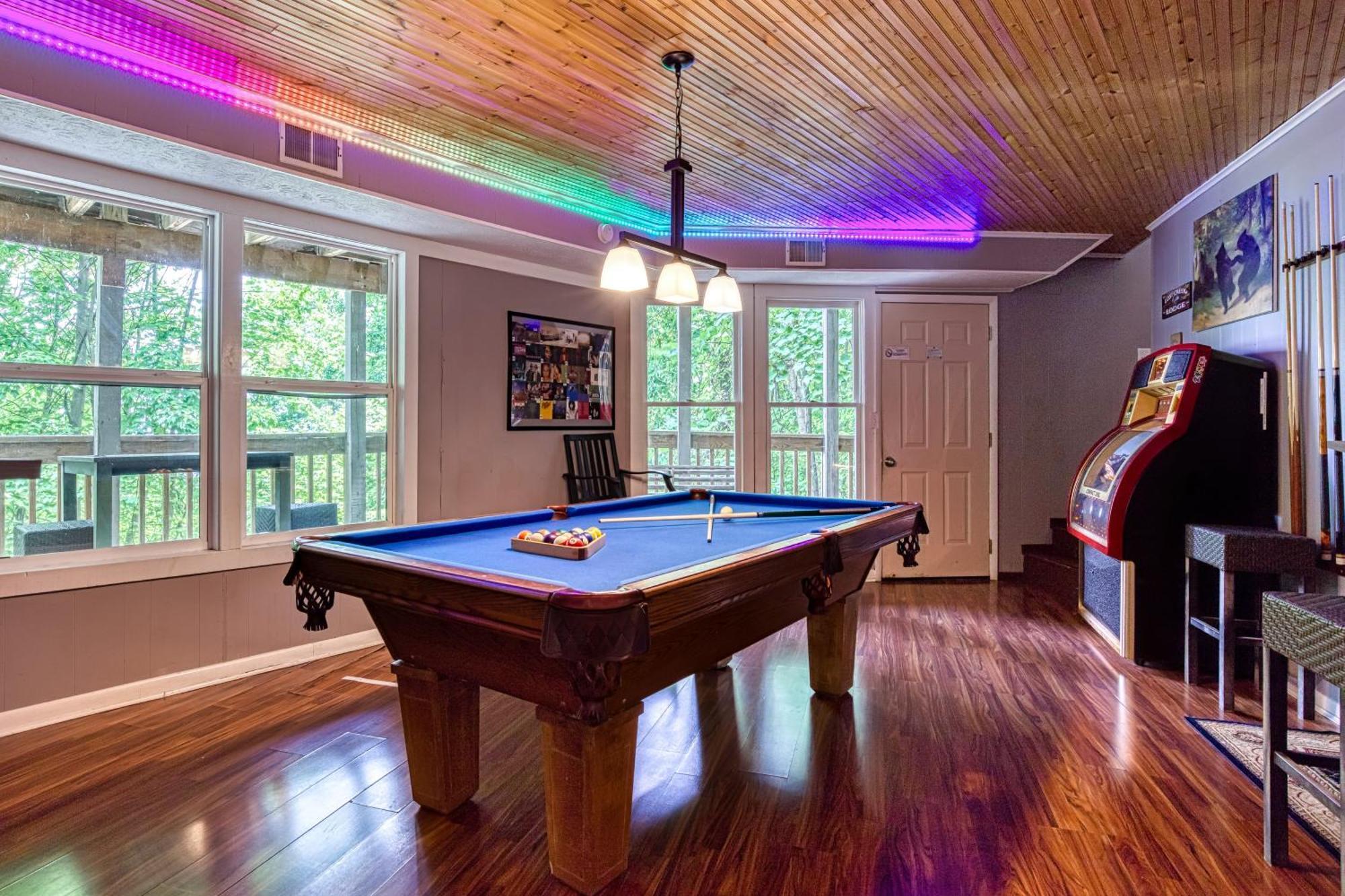 Dancing Bear Lodge, 1089 Free Attraction Tickets For Each Paid Day, Dollywood And * Gatlinburg