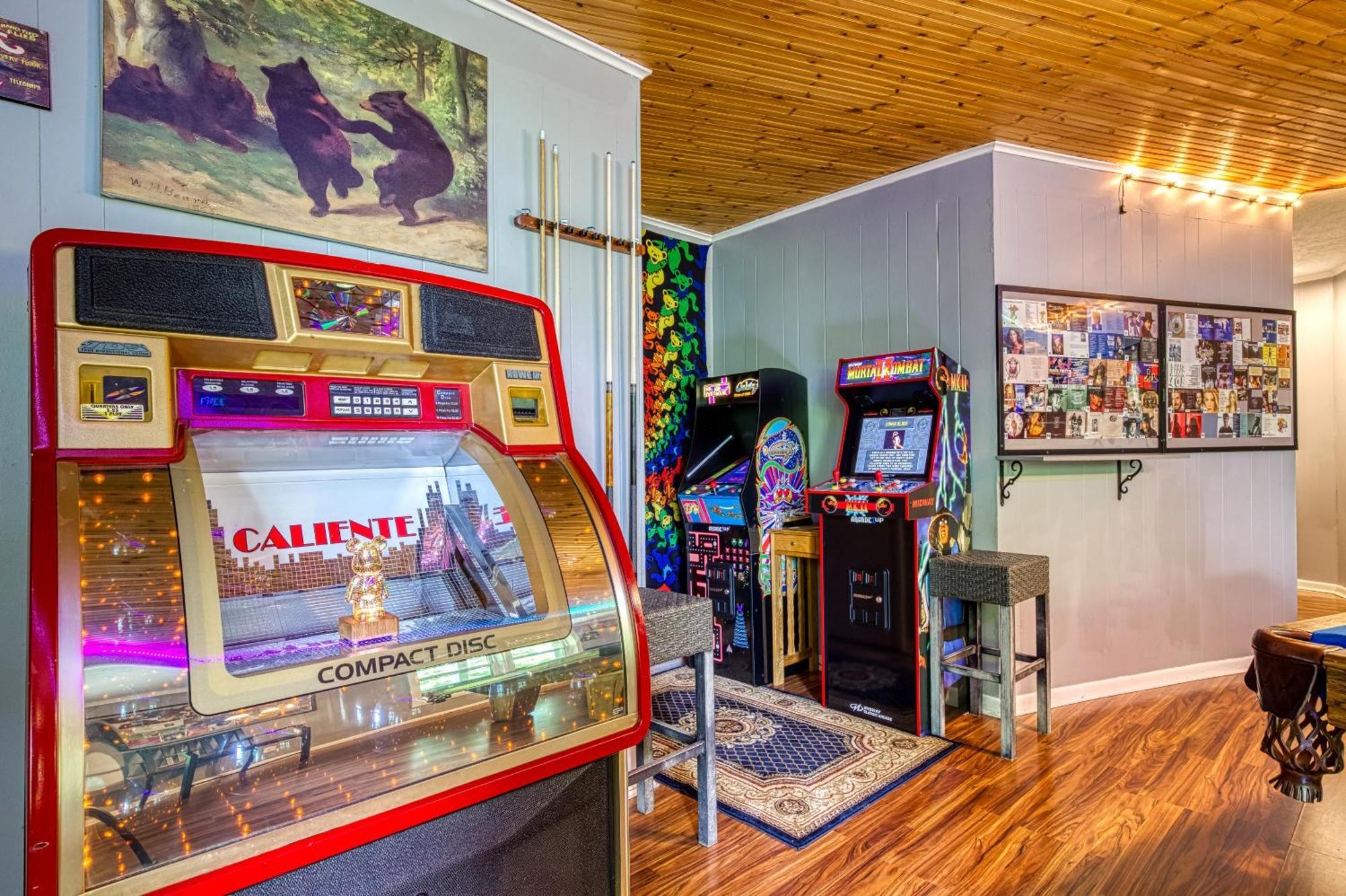 Dancing Bear Lodge, 1089 Free Attraction Tickets For Each Paid Day, Dollywood And Holiday home