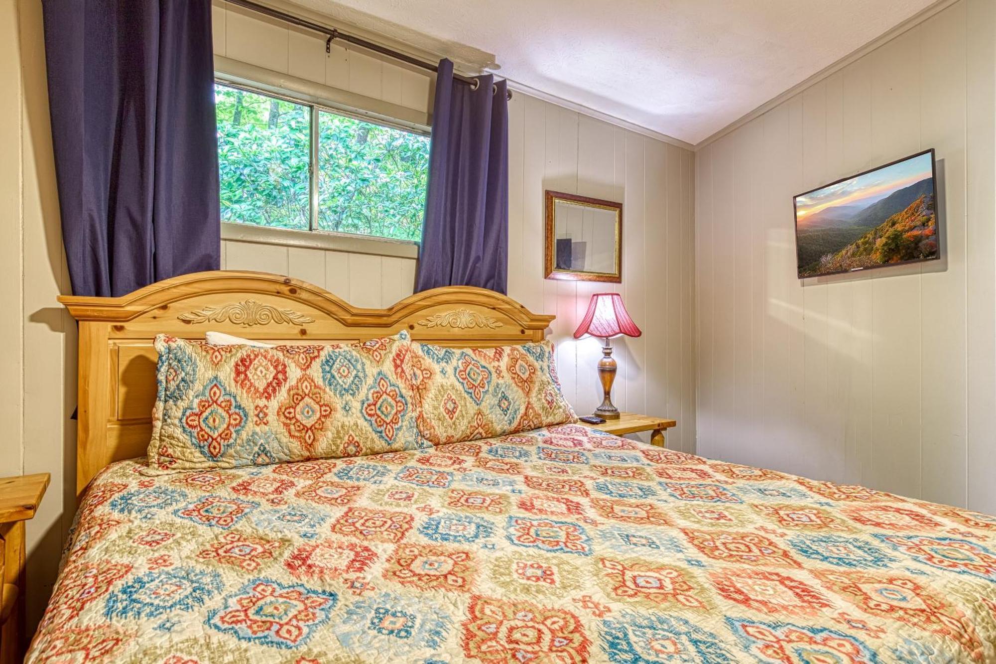 Dancing Bear Lodge, 1089 Free Attraction Tickets For Each Paid Day, Dollywood And Holiday home *