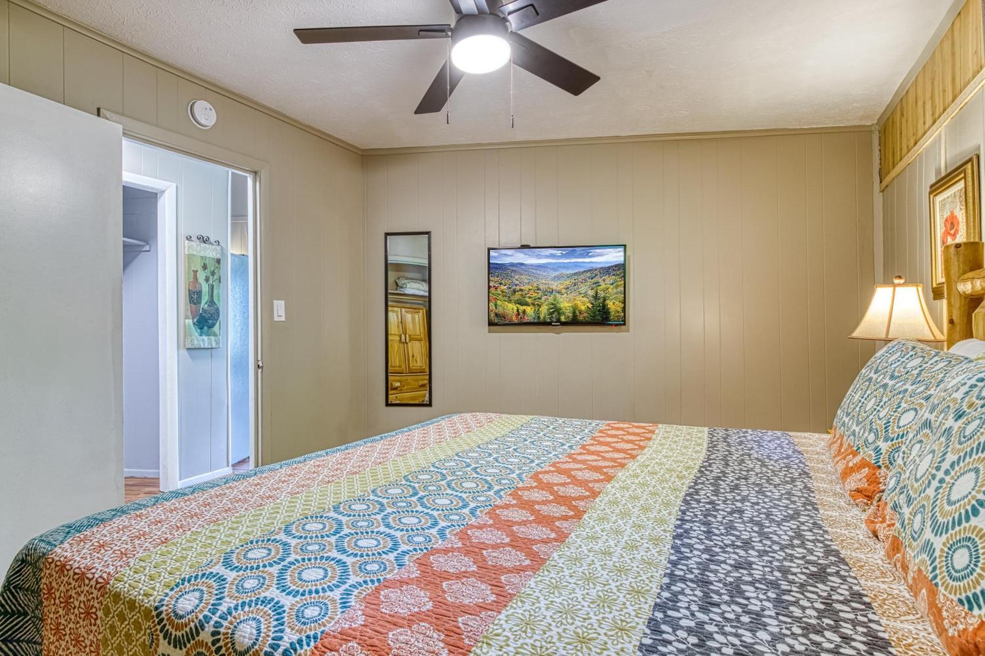 Dancing Bear Lodge, 1089 Free Attraction Tickets For Each Paid Day, Dollywood And Holiday home