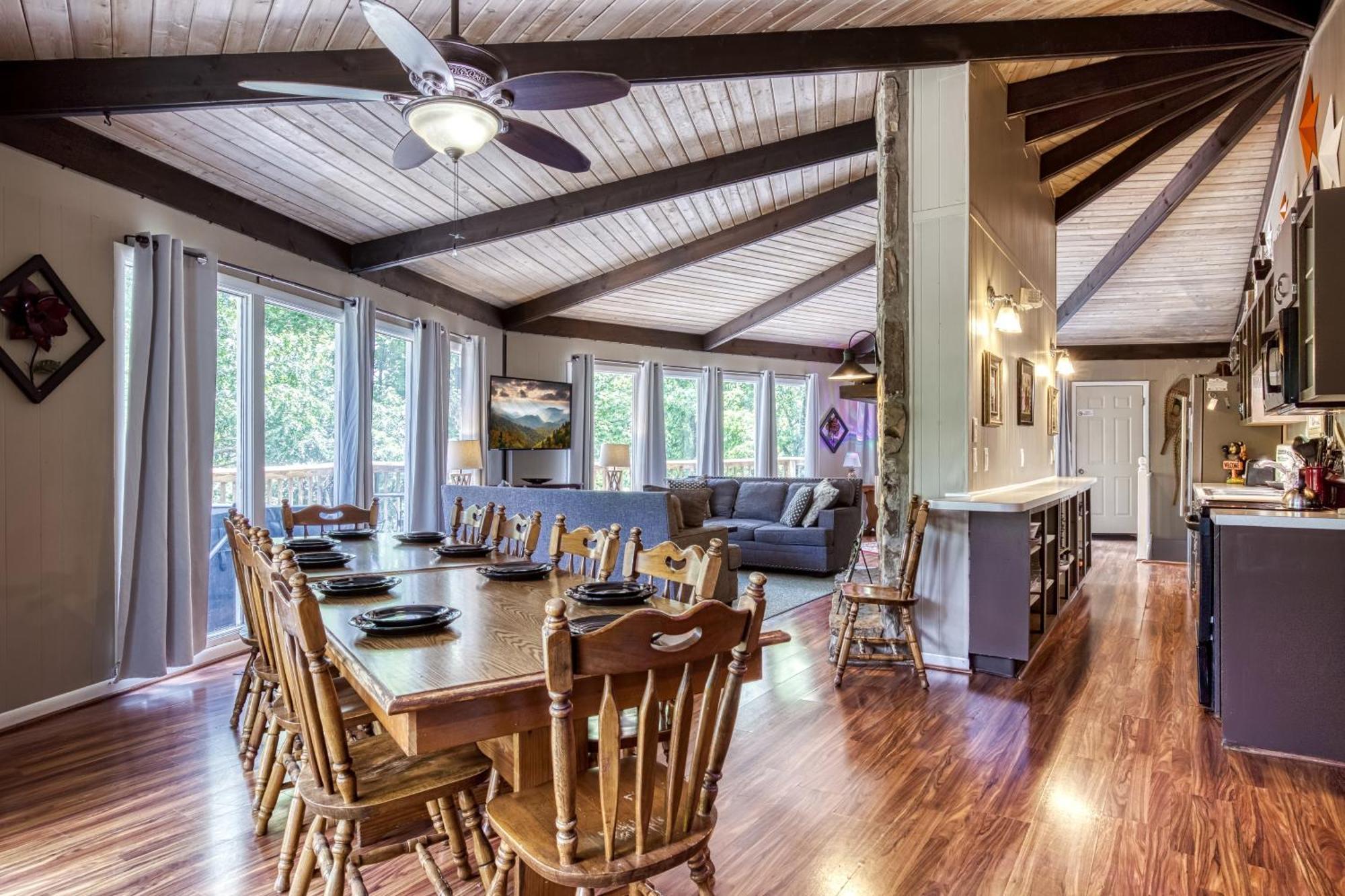 Dancing Bear Lodge, 1089 Free Attraction Tickets For Each Paid Day, Dollywood And Gatlinburg
