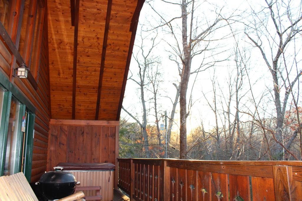 Knotty By Nature * Gatlinburg