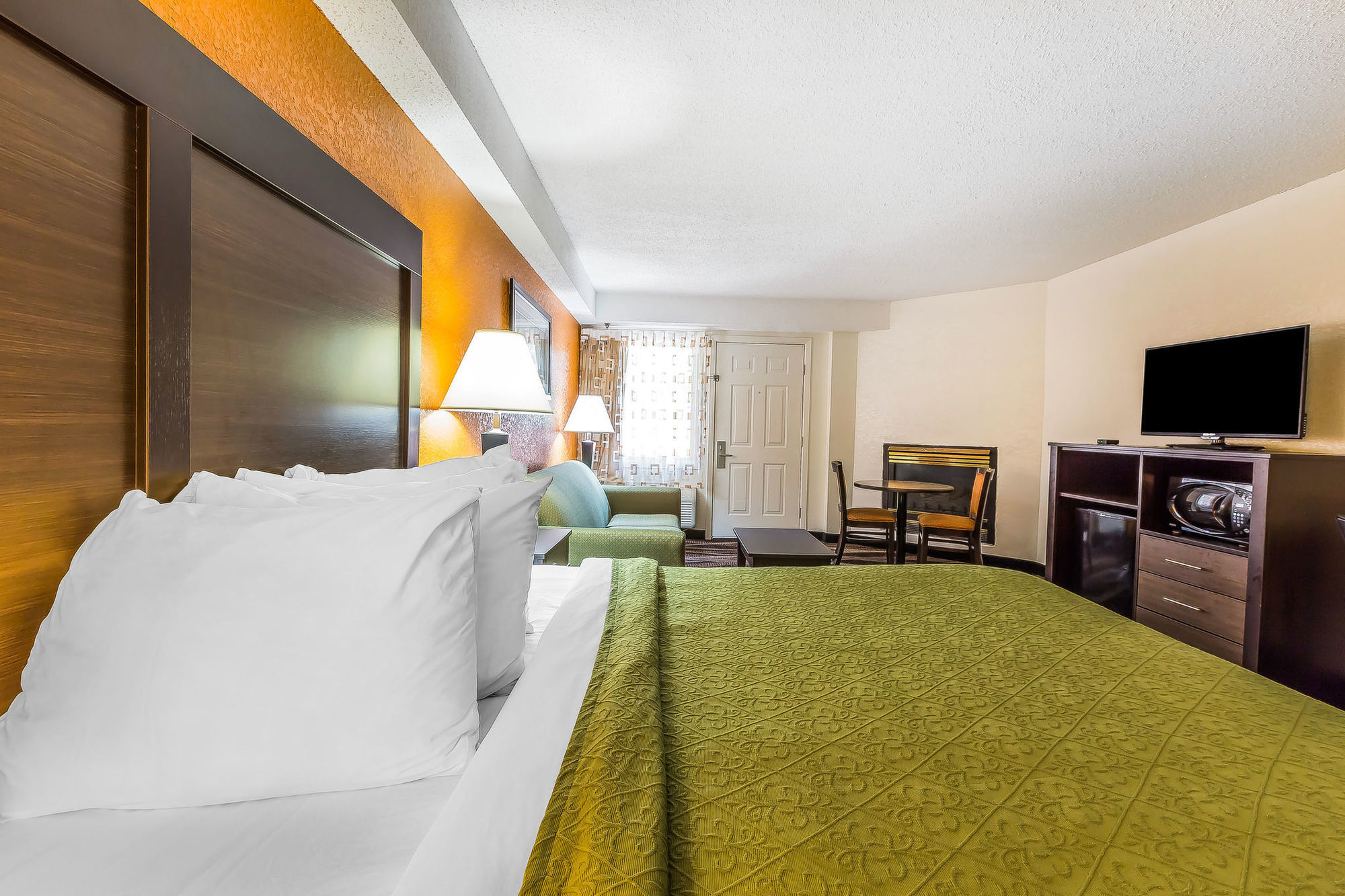 Quality Creekside - Downtown 2*
