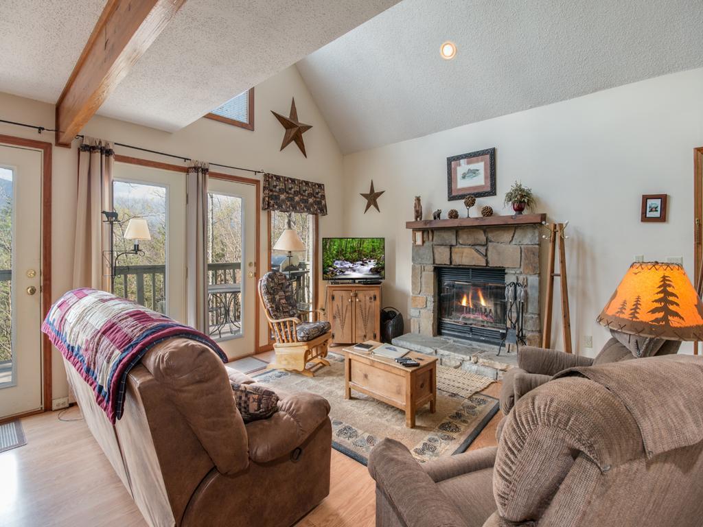 Mountain Charm- Three-bedroom
