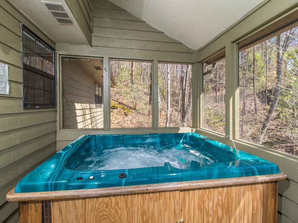 Mountain Charm- Three-bedroom Holiday home *