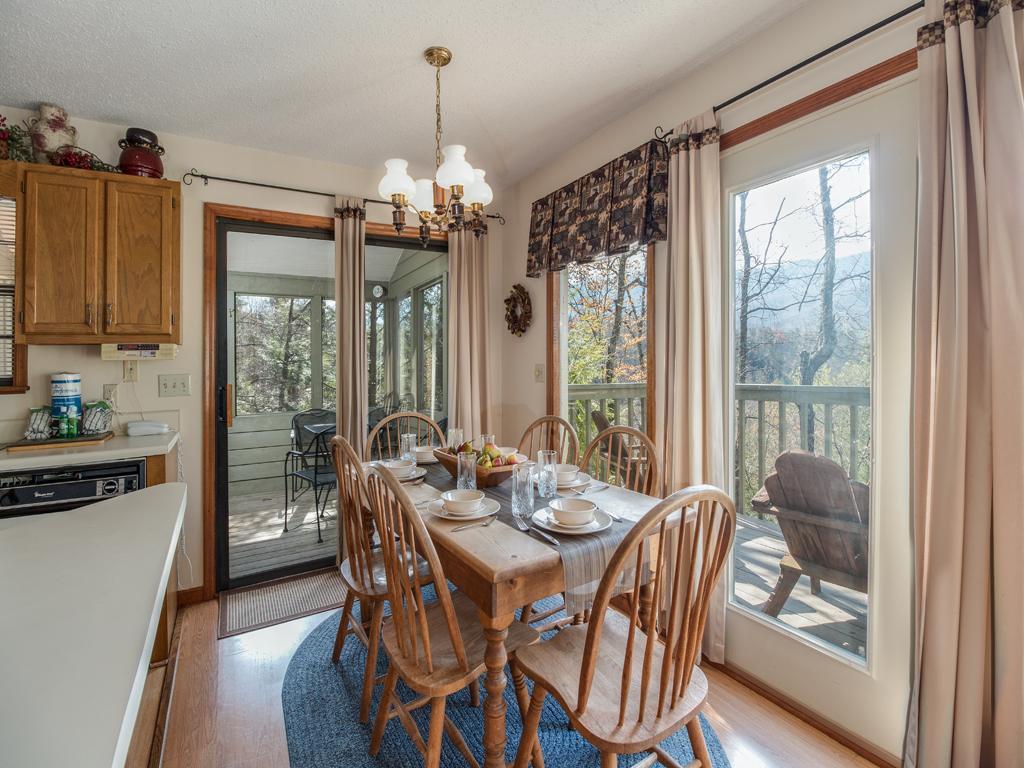 Mountain Charm- Three-bedroom Gatlinburg