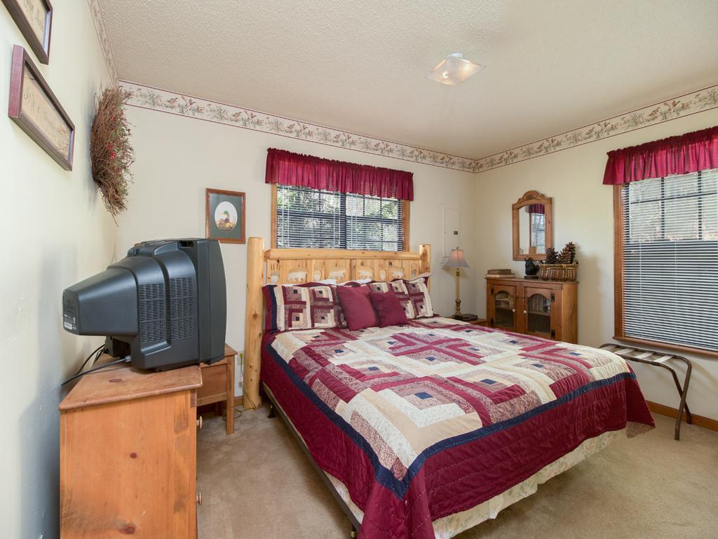 Mountain Charm- Three-bedroom Gatlinburg