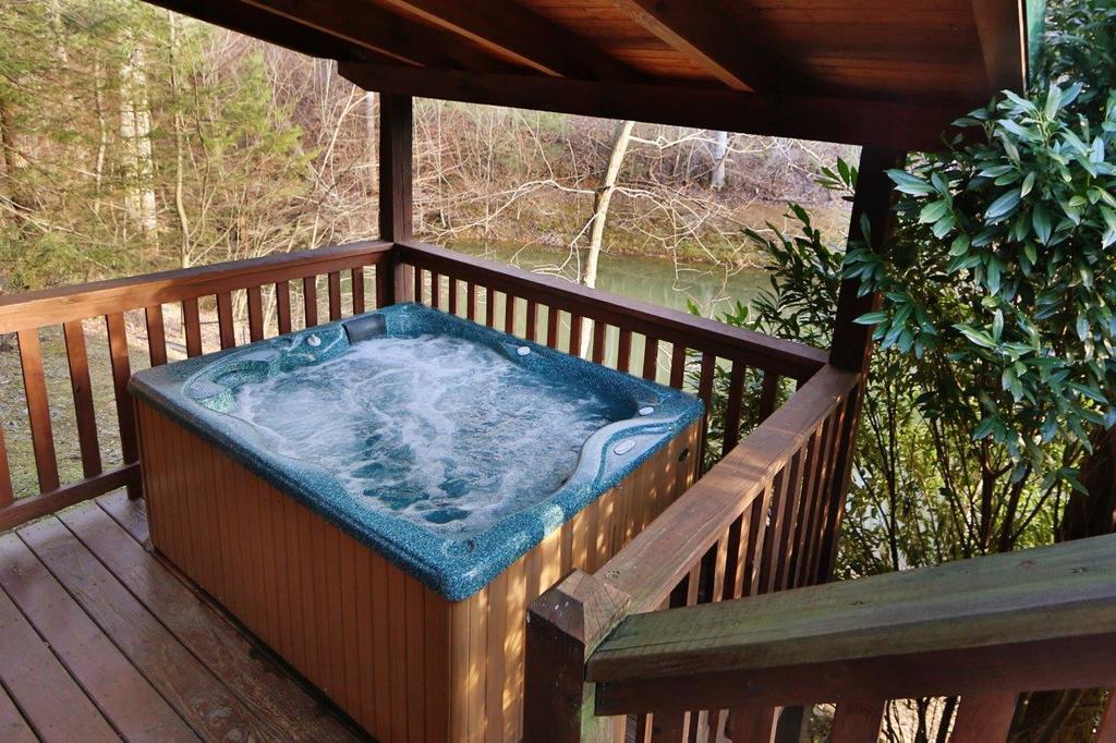 Hugs N Kisses - One Bedroom Gatlinburg