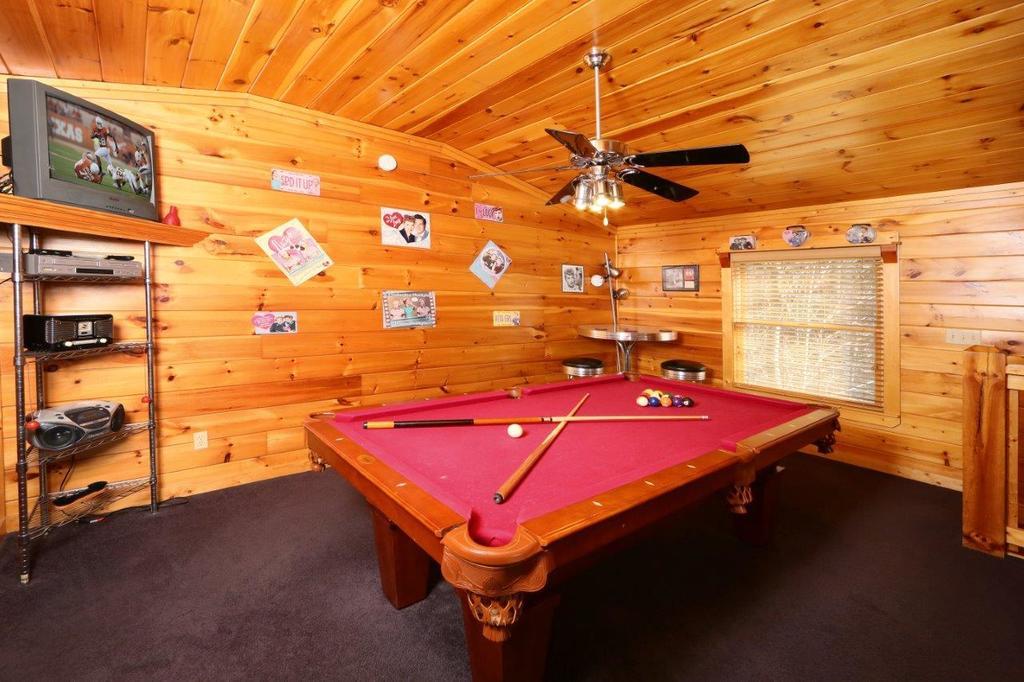 Hugs N Kisses - One Bedroom Holiday home Gatlinburg