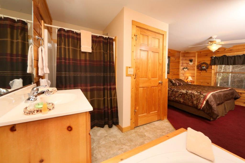 Hugs N Kisses - One Bedroom Holiday home *