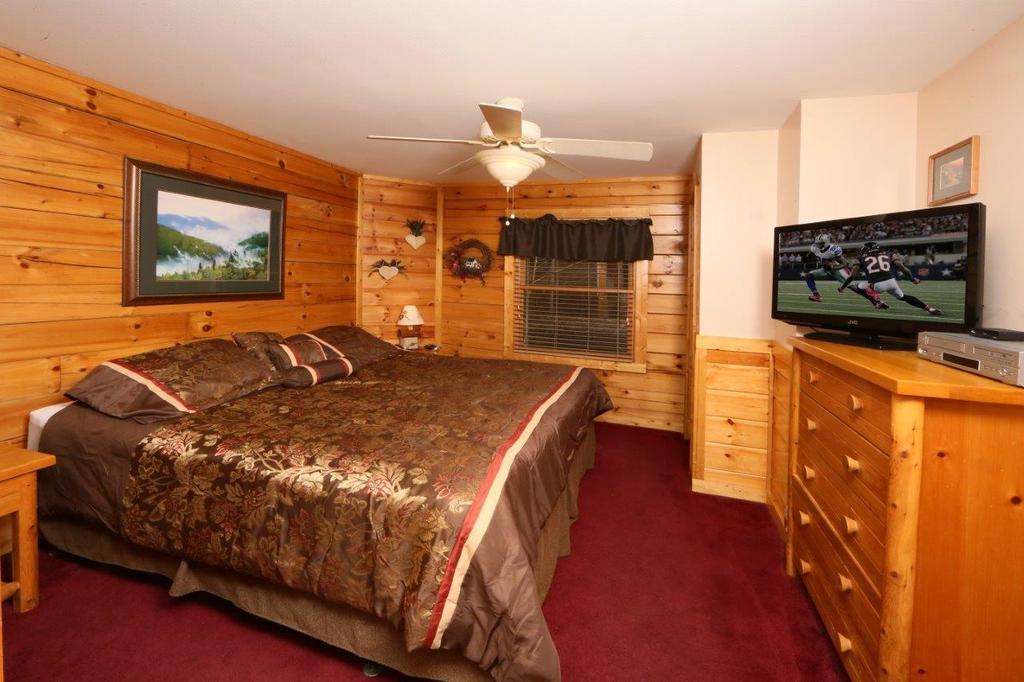 Hugs N Kisses - One Bedroom * Gatlinburg