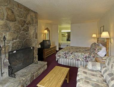 Hotel Clarion Pointe Downtown Gatlinburg
