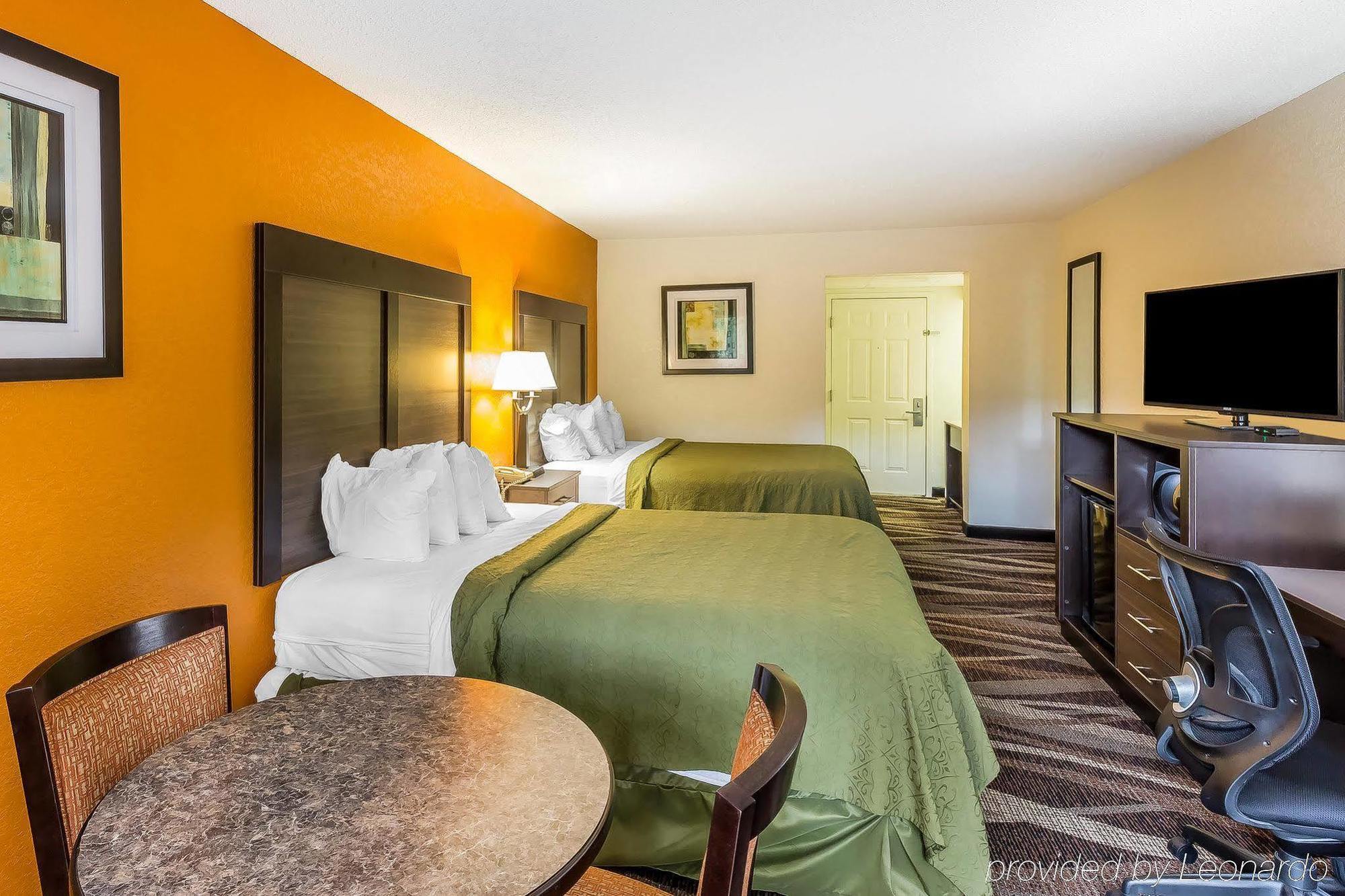 Quality Creekside - Downtown Inn 2*