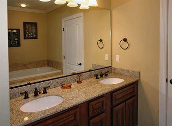 Summit Manor Apartment *