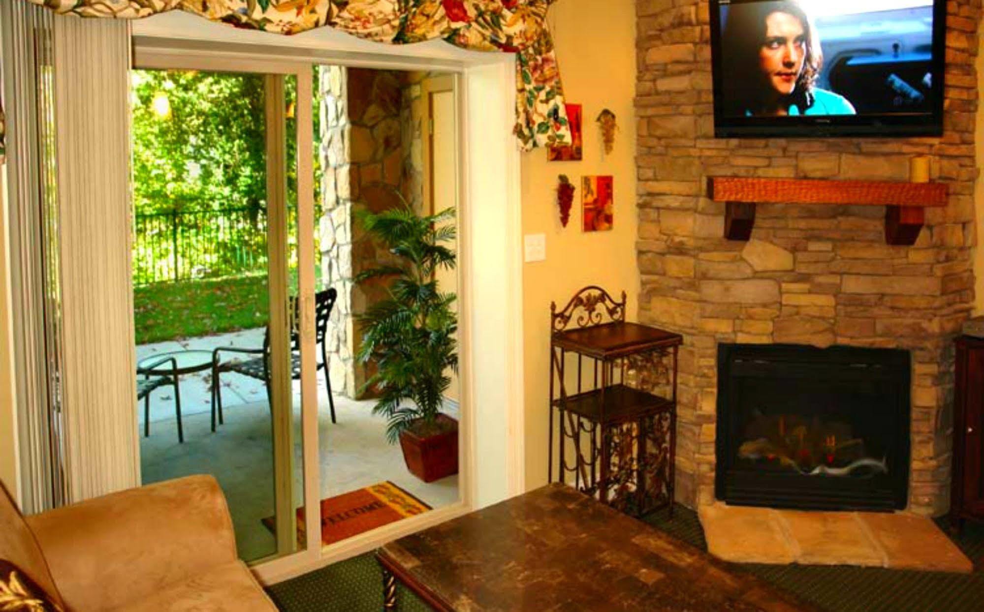 Summit Manor