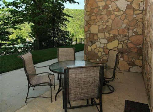 Summit Manor